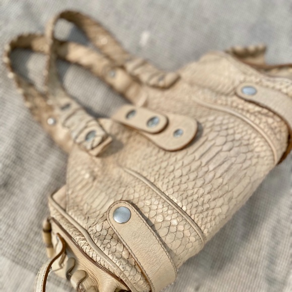 Chloe Tan and Cream Textured Leather Shoulder Bag - Picture 2 of 10